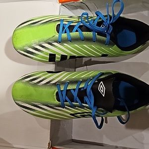 Soccer shoe
